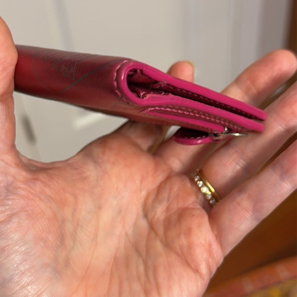 COACH POPPY HEART WALLET LEATHER HOT PINK W/ TROMPE CHAIN DETAILS
ADORABLE EUC! - Picture 8 of 15